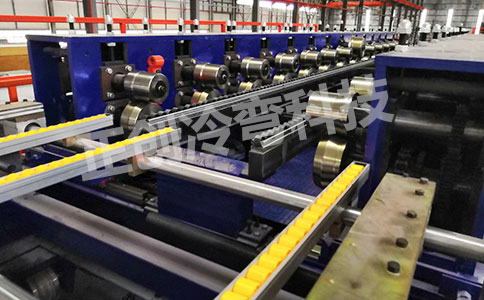 市場矚目:全新PU成型機引領行業創新,滿足多元化市場需求